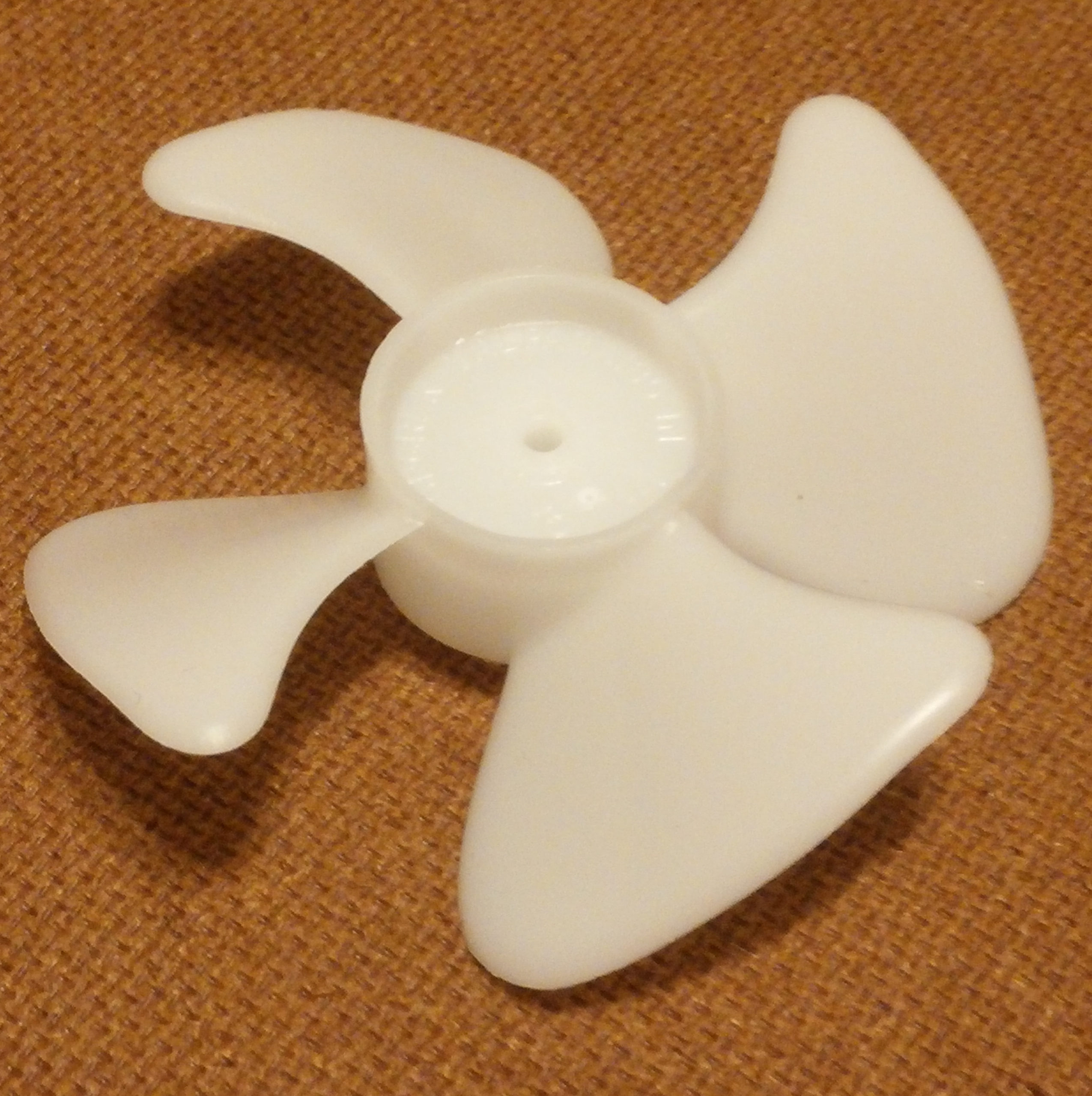 3 inch diameter Plastic Fan Blade/Propeller 1/8 inch bore CW Rotation. 